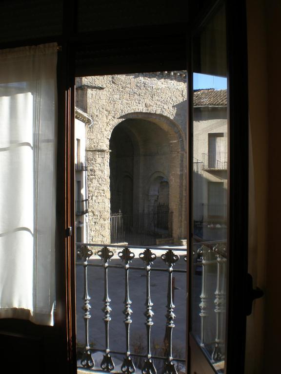 Hostal Paris Jaca Exterior photo