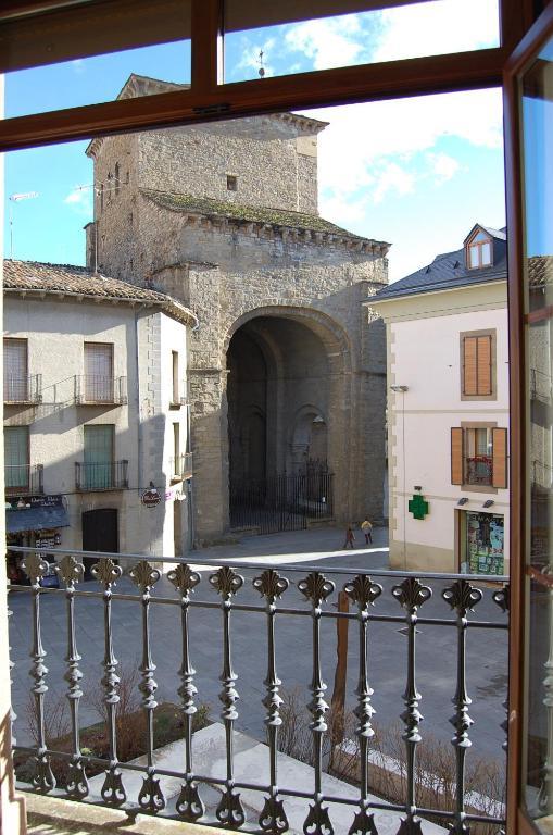 Hostal Paris Jaca Exterior photo