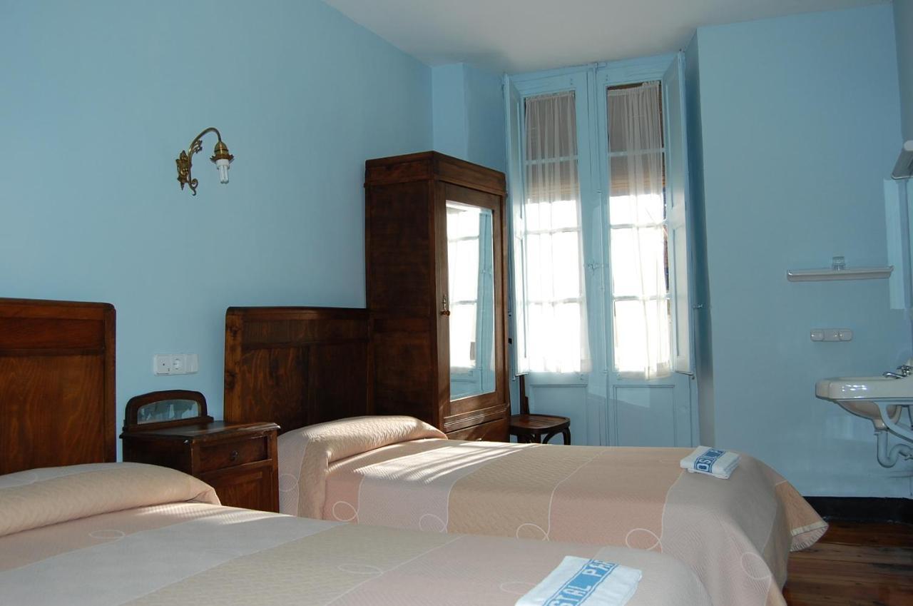 Hostal Paris Jaca Exterior photo